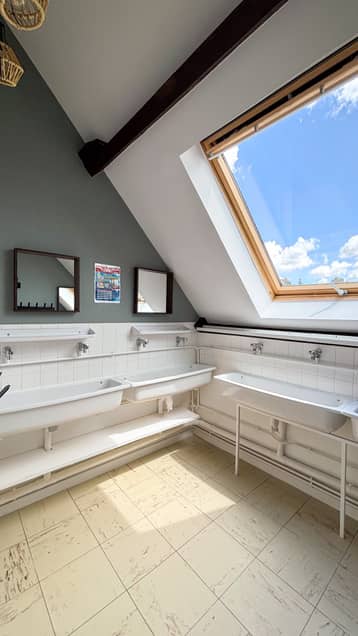 Salle d'eau de la colonie