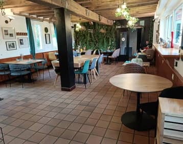 Salle de repas de la colonie