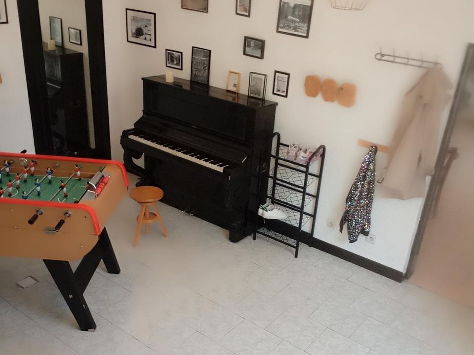 Baby-foot et piano dans le gîte de groupe XXL