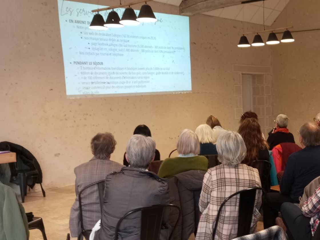 Séminaire dans la grange, présentation projetée sur le mur